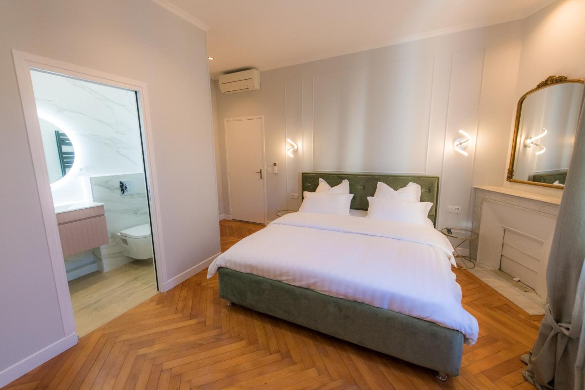 Luxurious 4beds/4baths Next To Palais Apartment